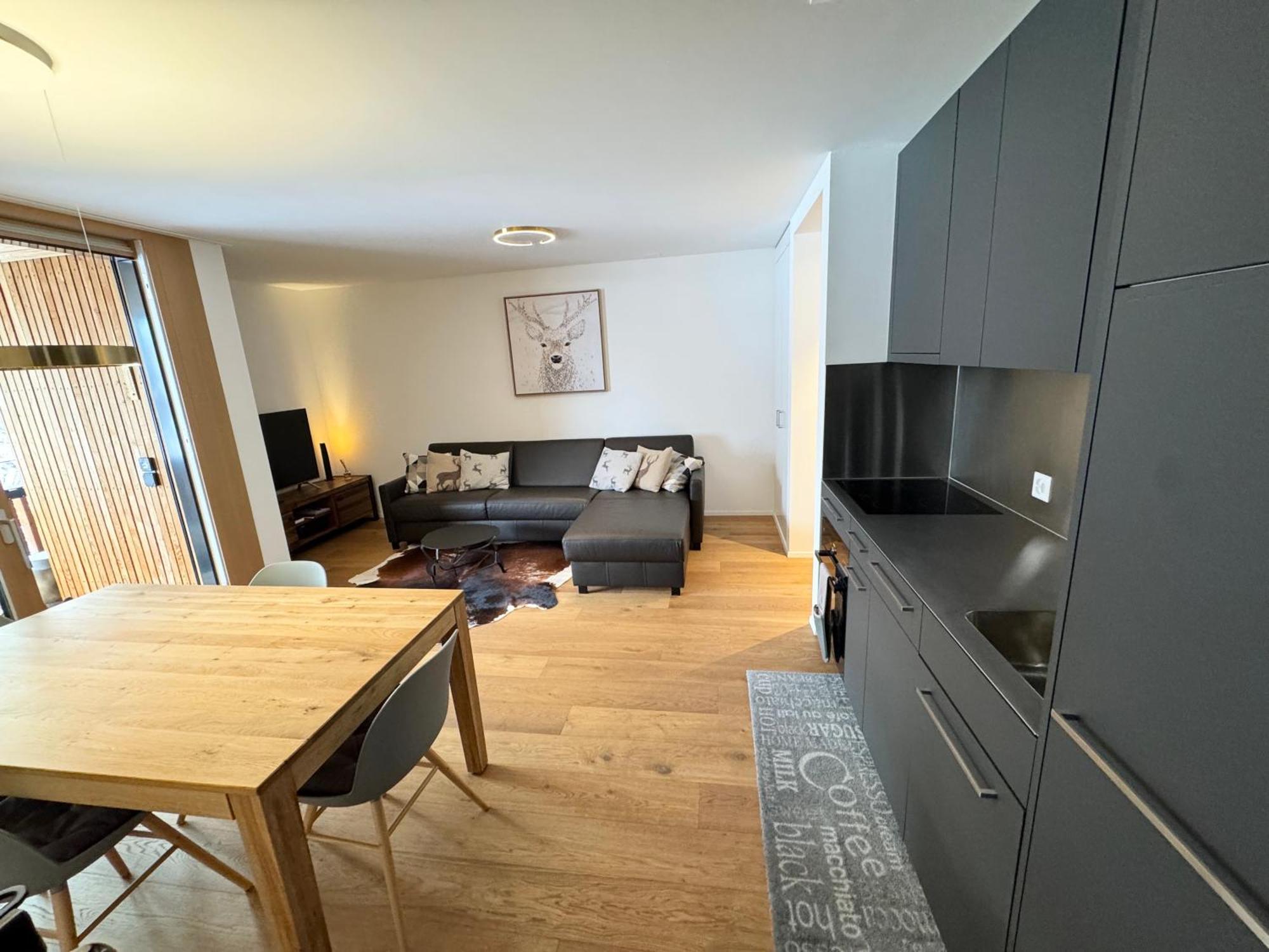 Beautiful Sunny New 1 Bed Apartment *